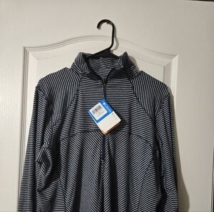 Columbia  Women’s Large Pullover Performance Top Half Zip Black Gray Striped